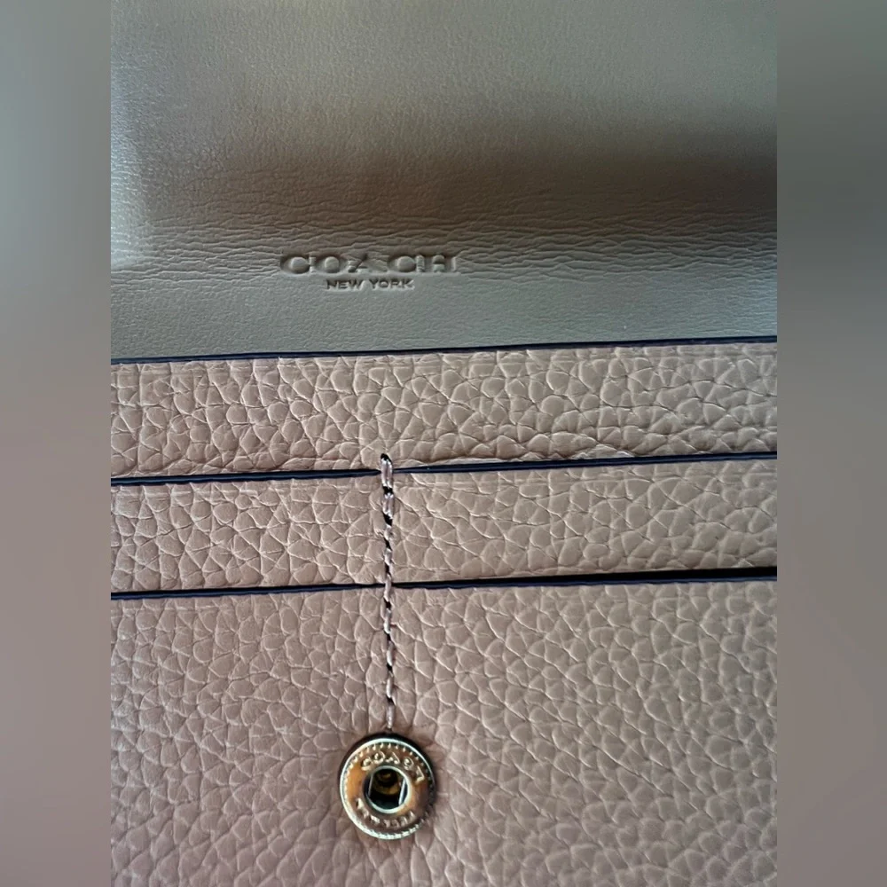 B04 -‎ Coach Pebble Leather Slim Wallet
